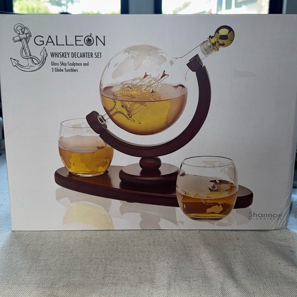 Galleon Whisky Decanter Set- New, never used.